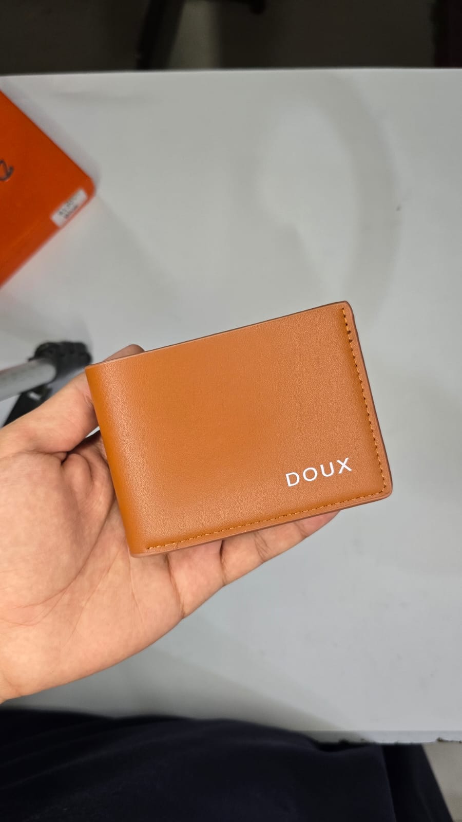 DOUX Tan Minimalist Men's Wallet – Slim Bifold Leather Style Card Holder